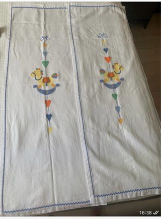 Tende di lino ricamate a mano