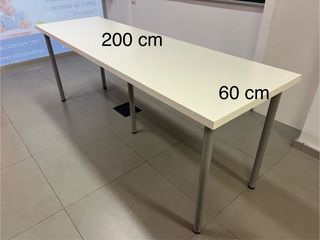 Tavoli rettangolari bianchi