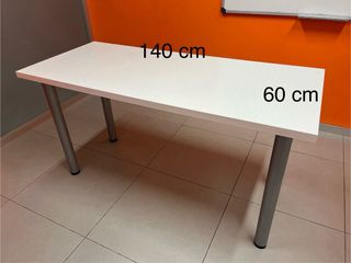 Tavoli rettangolari bianchi