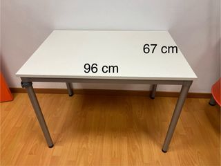 Tavoli rettangolari bianchi