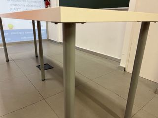 Tavoli rettangolari bianchi