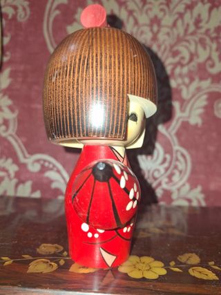 Kokeshi. Bambole giapponesi.