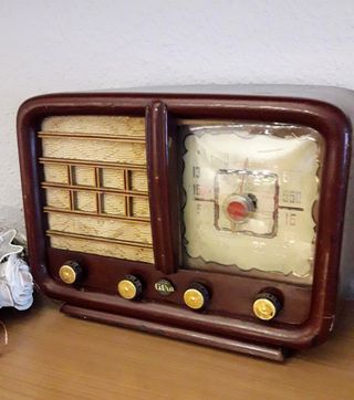 Radio antigua de madera