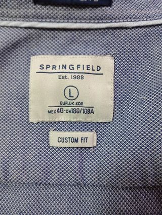 Camisa de hombre entallada.