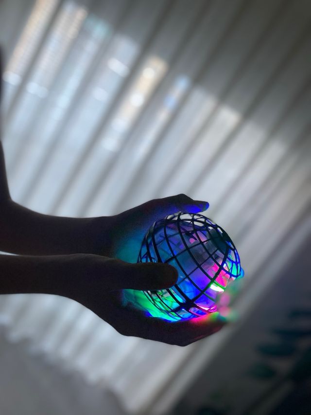 ESFERA VOLADORA CON LUZ LED
