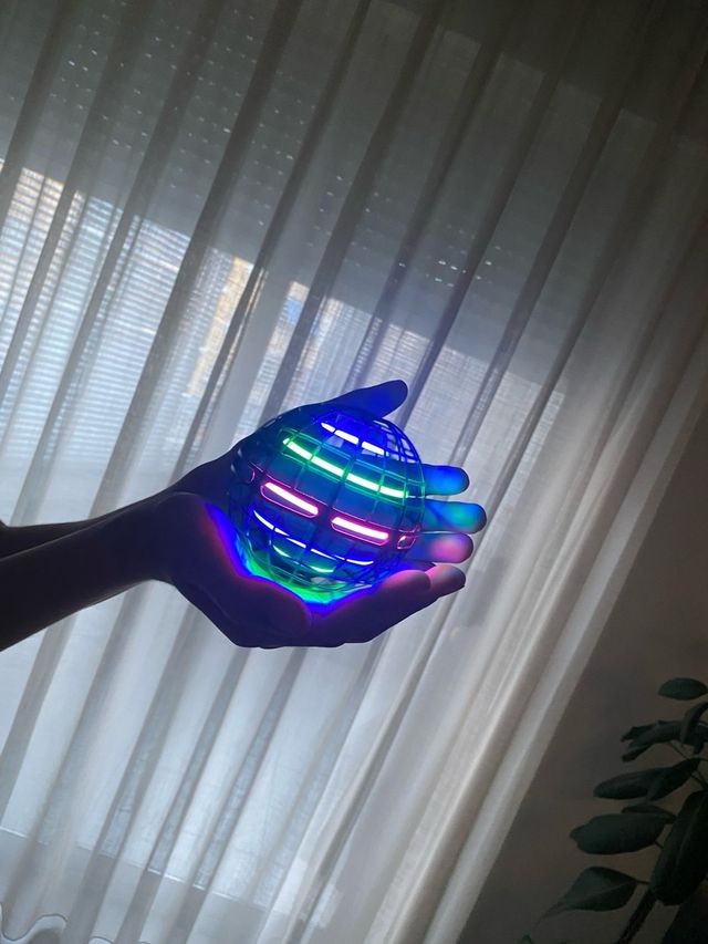 ESFERA VOLADORA CON LUZ LED