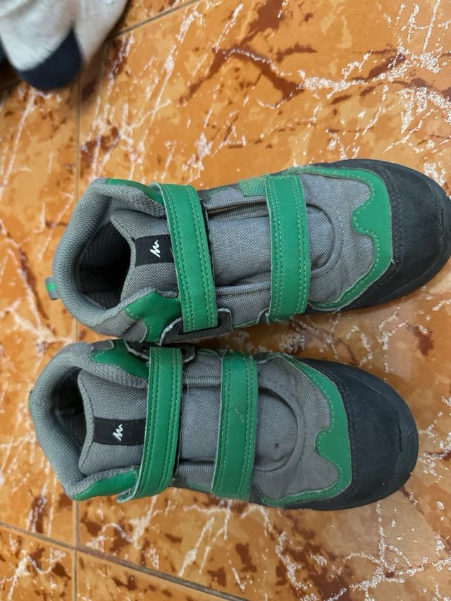 Zapatos niños 30 , zandalias , alpargatas .
