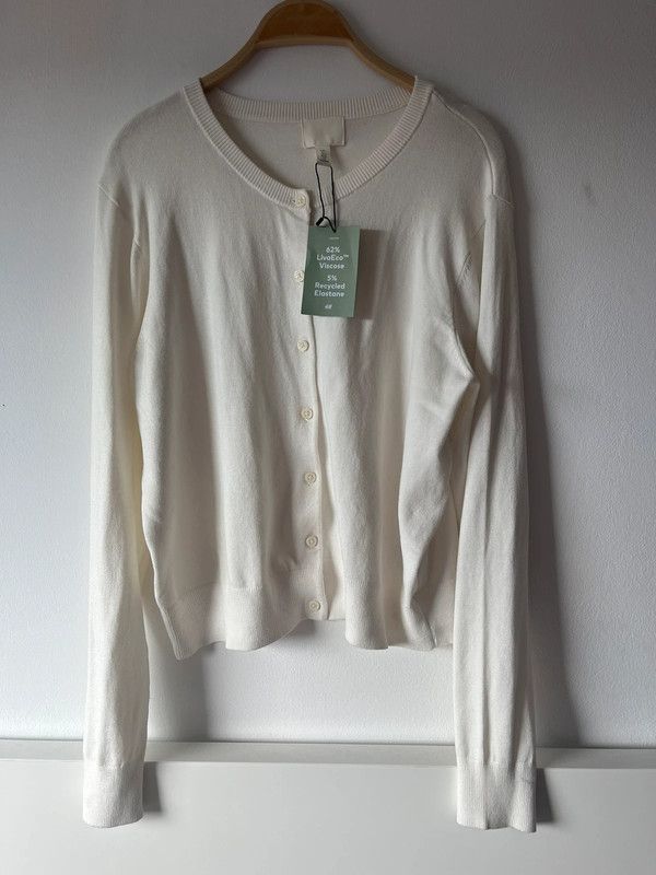 Cardigan básico de H&M. Viscose. Talla L