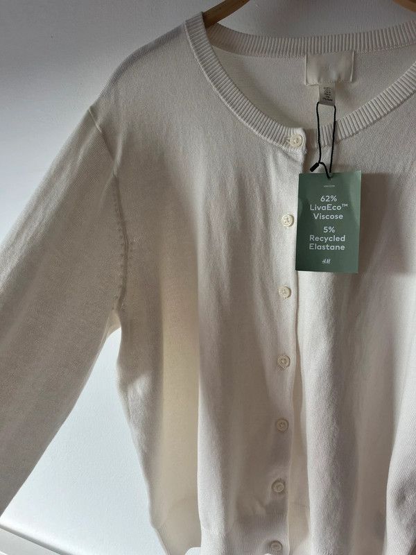 Cardigan básico de H&M. Viscose. Talla L