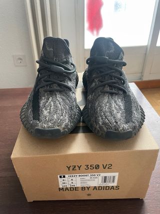 YEEZY 350 v2