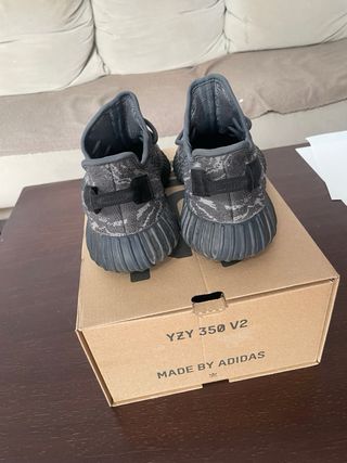 YEEZY 350 v2