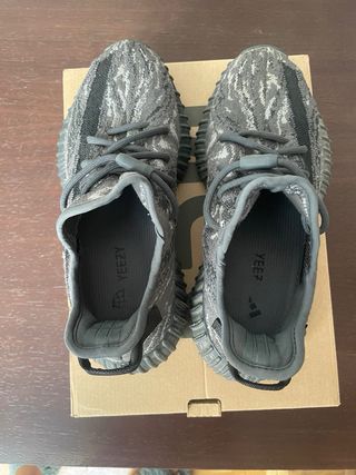 YEEZY 350 v2
