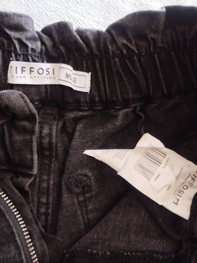 Pantalón vaquero negro de chica