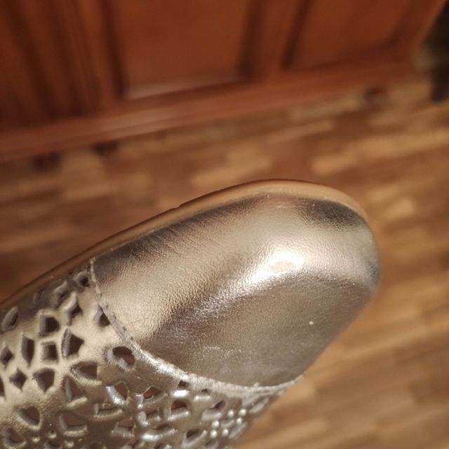 Zapatos plateados Marca Dchicas