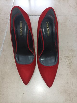Zapatos rojos de tacón 