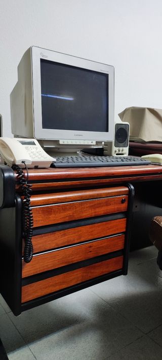 Conjunto de despacho,mesa,sillas y muebl