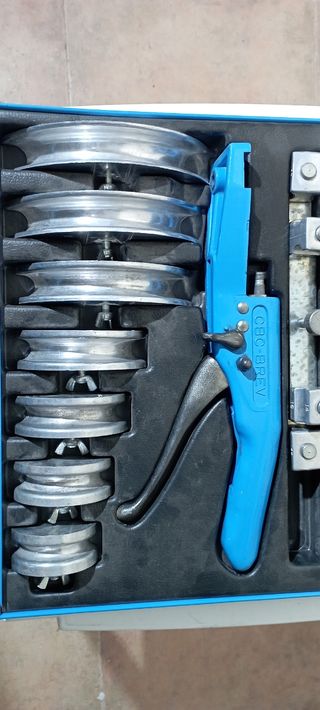 Filettatrice curva tubi con valigetta.