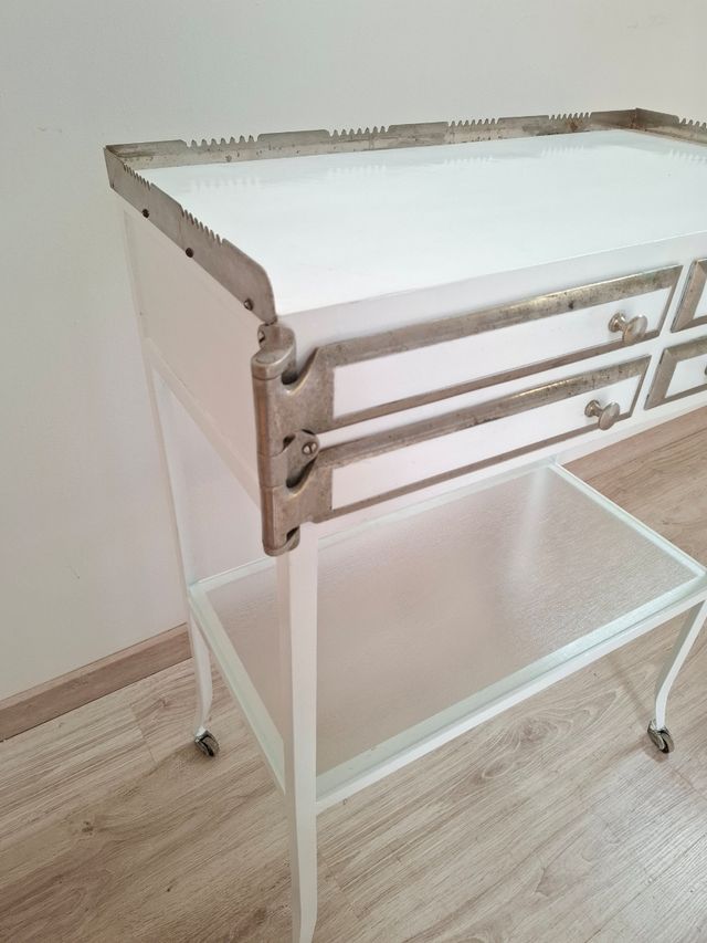 Mobili medicali antichi