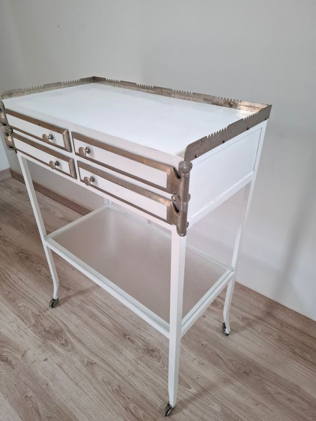 Mobili medicali antichi