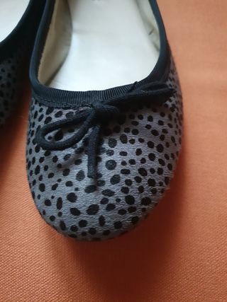 Manoletinas gris y negro Bimba y Lola 40