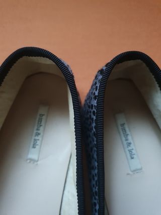 Manoletinas gris y negro Bimba y Lola 40