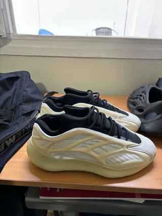 Yeezy 700 v3