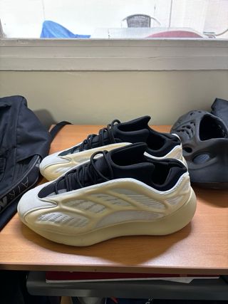Yeezy 700 v3