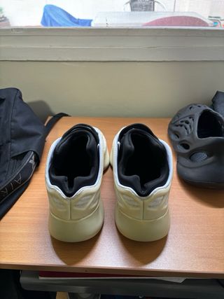 Yeezy 700 v3
