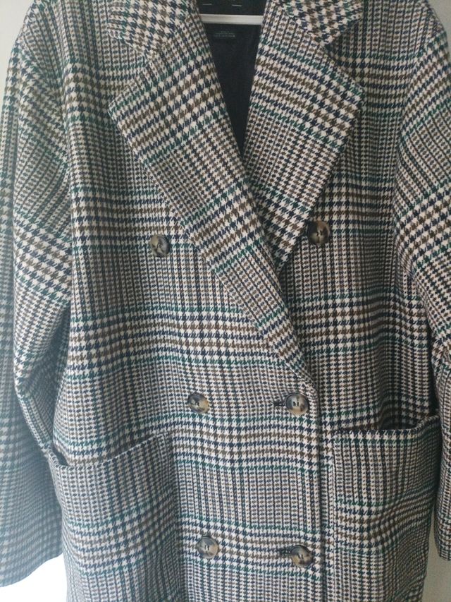 Abrigo largo de paño cuadros overside , está nuevo