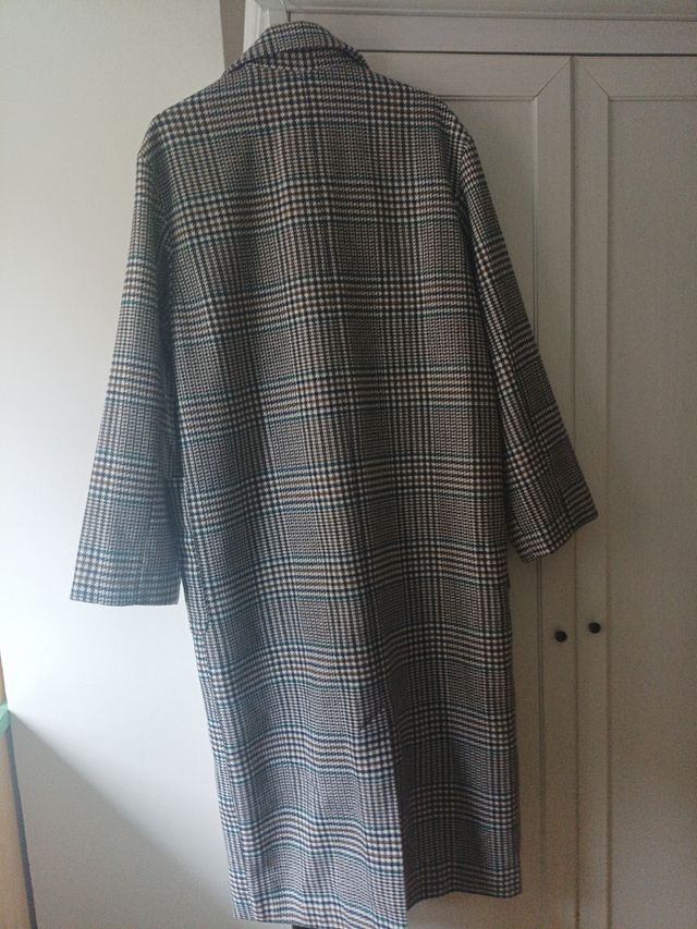 Abrigo largo de paño cuadros overside , está nuevo