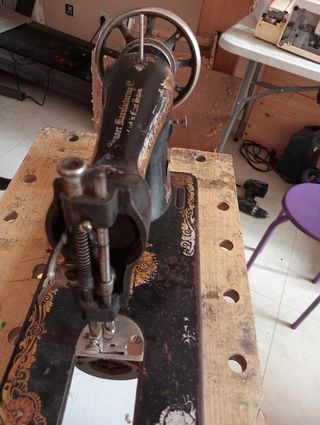 Maquina de coser muy antigua