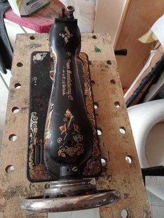 Maquina de coser muy antigua