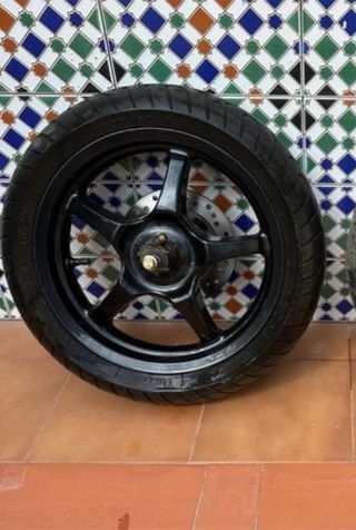 Llanta Delantera yamaha aerox y neumatico