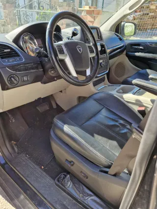 Lancia Voyager 2012