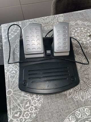 Volante gaming. 4in1 Force Feedback Racing wheel