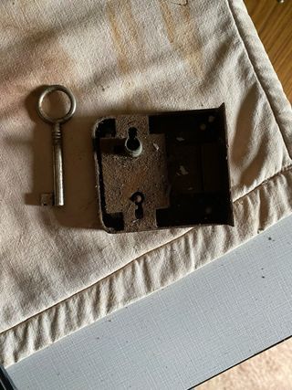 Cerradura puerta antigua
