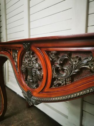 Consola. Estilo antigua. Aparador