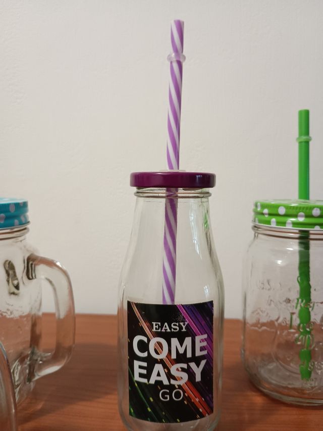 Set 4 bicchieri con cannuccia 