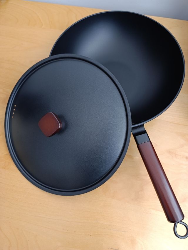 Wok de acero con tapa de 13''