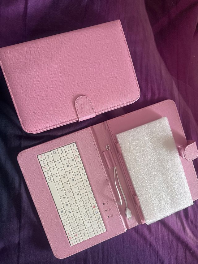 Fundas Tablets 8" CON TECLADO MICRO USB