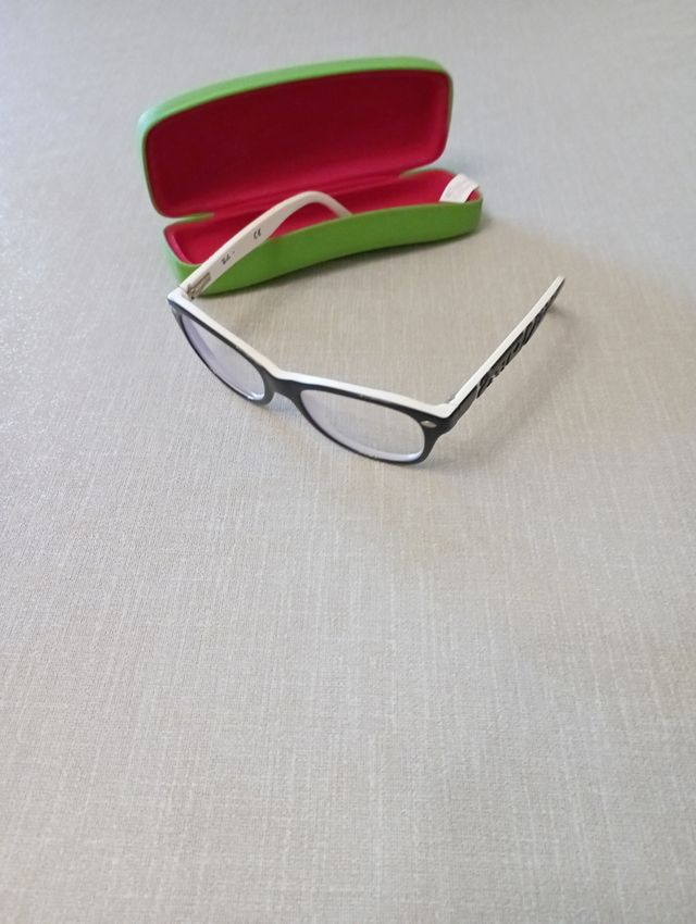 Montatura da vista ragazza