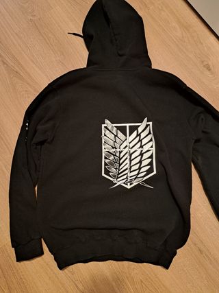 Sudadera ataque a los titanes 