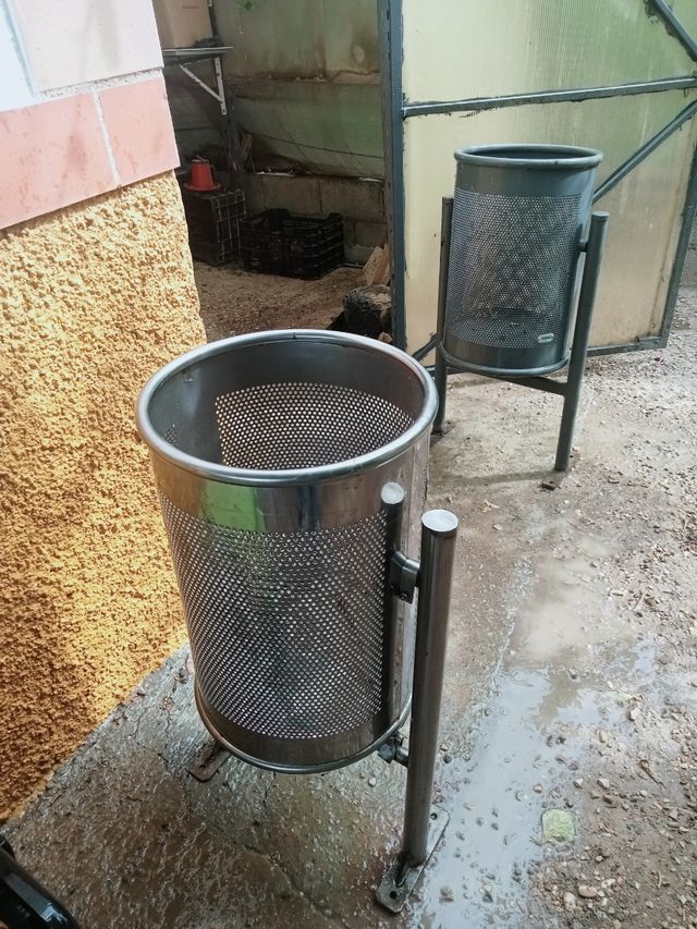 Papelera circular abatible de ac. Inox