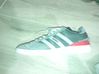 adidas busenitz grises