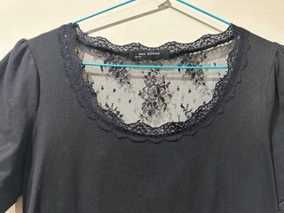 Camiseta negra con encaje