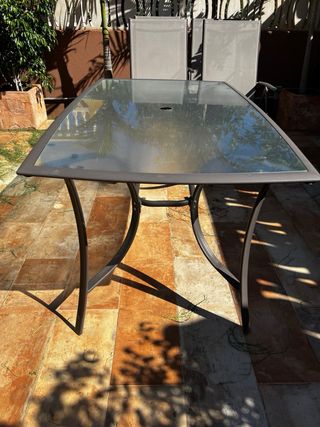 Mesa y sillas terraza.