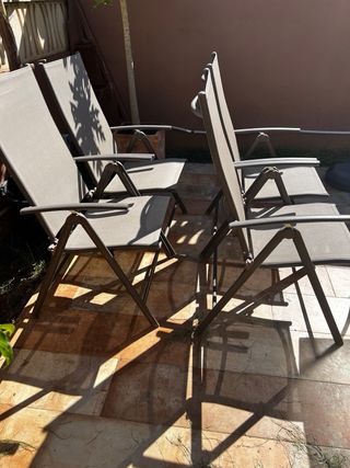 Mesa y sillas terraza.