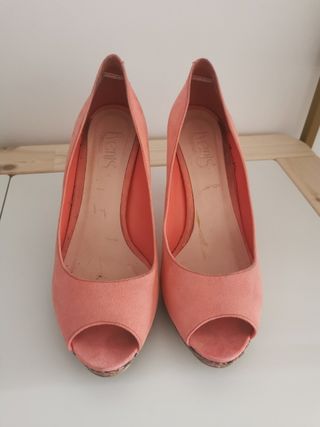 Zapatos tacón color coral