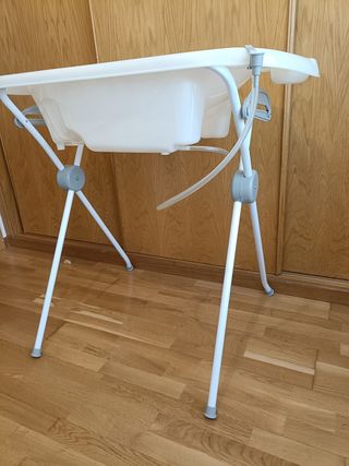 Bañera con patas para bebés