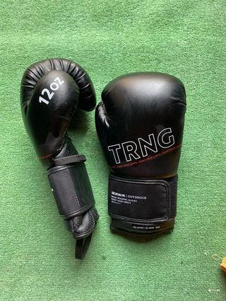 Saco de boxeo y guantes de boxeo